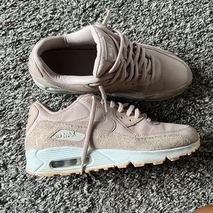 Light pink air max